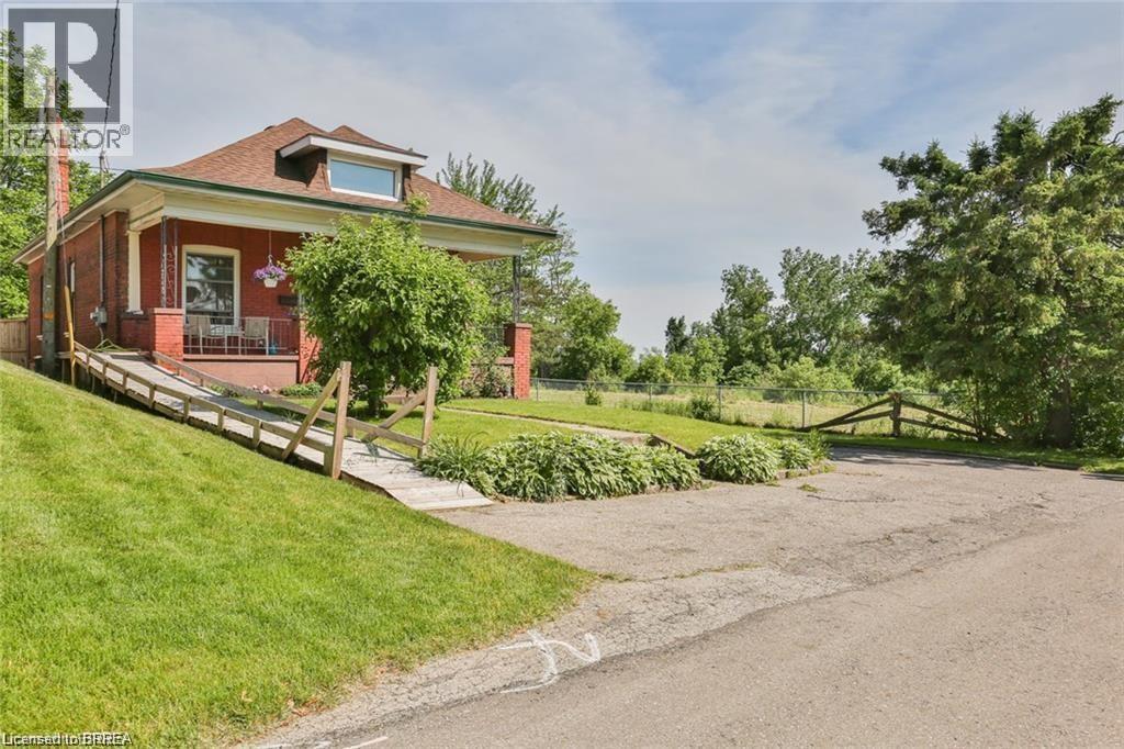 5 Cloverdale Avenue, Brantford, Ontario  N3R 3X7 - Photo 1 - 40831328
