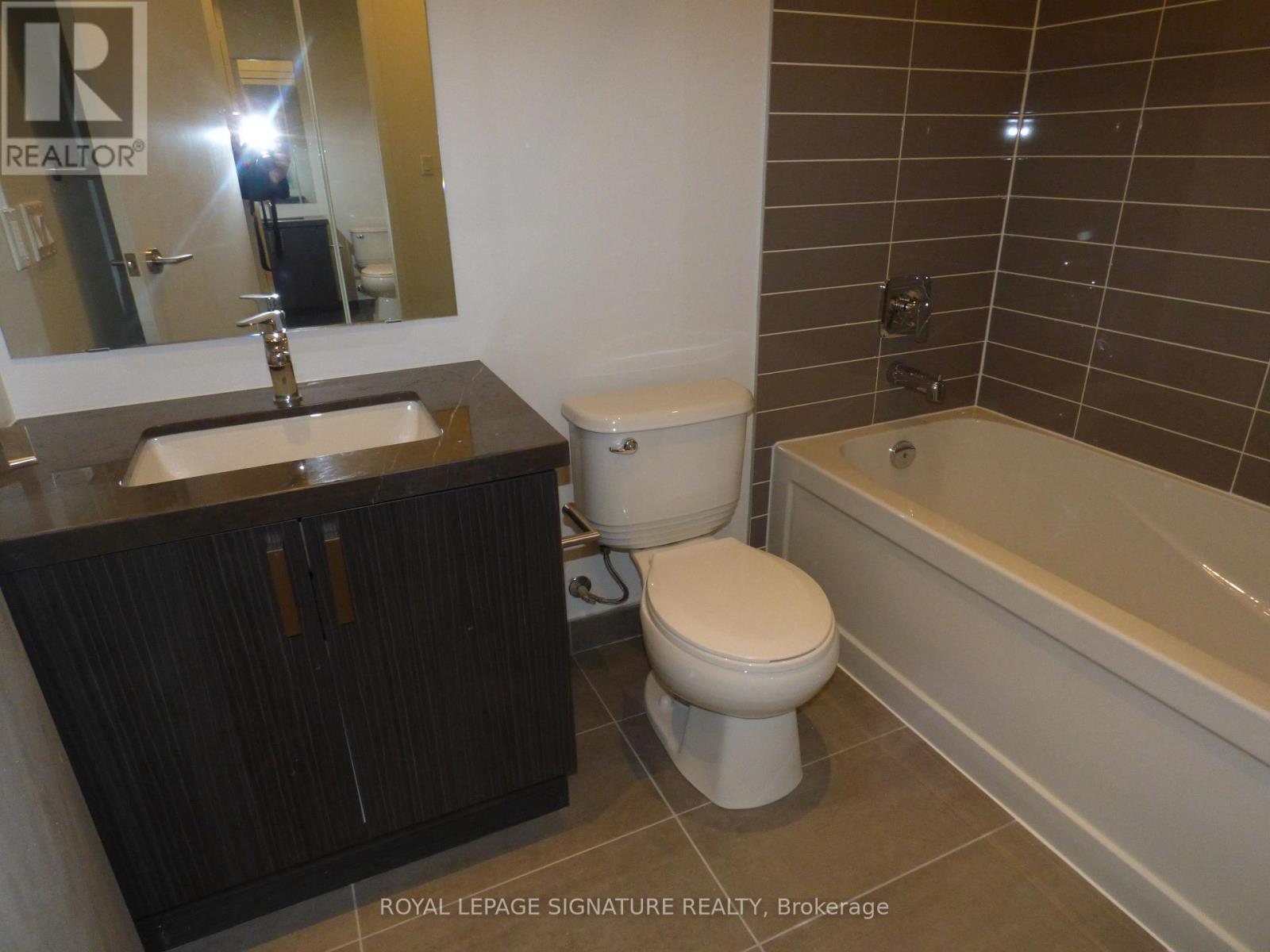 909 - 501 St Clair Avenue W, Toronto, Ontario  M5P 0A2 - Photo 6 - C13143248