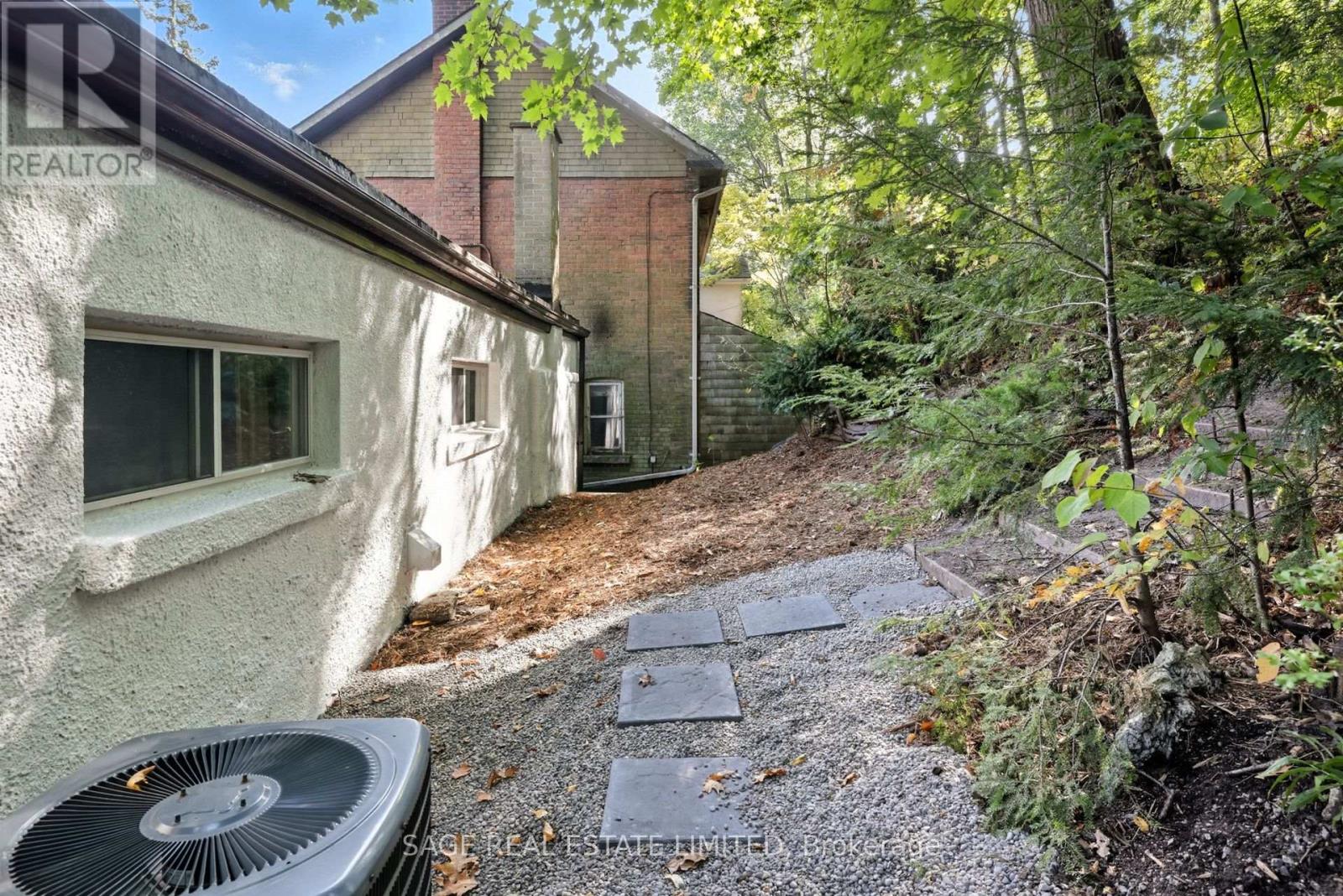 130 Neville Park Boulevard, Toronto, Ontario  M4E 3P8 - Photo 32 - E13143310