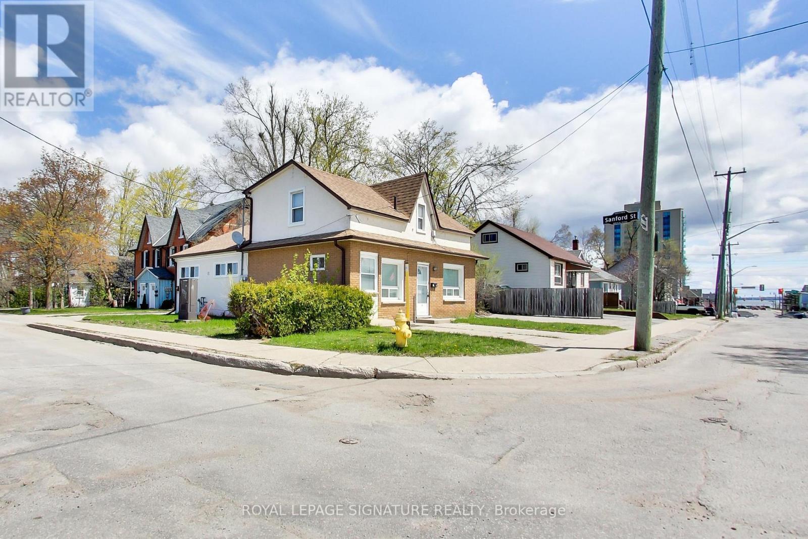 58 VICTORIA STREET, Barrie, Ontario