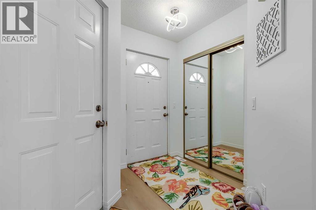 33 Sandpiper Lane NW, Calgary, Alberta  T3K 4L7 - Photo 3 - A2308260