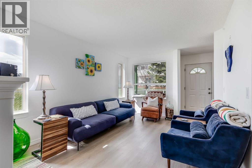 33 Sandpiper Lane NW, Calgary, Alberta  T3K 4L7 - Photo 5 - A2308260