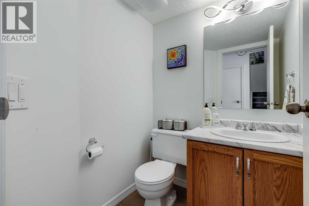 33 Sandpiper Lane NW, Calgary, Alberta  T3K 4L7 - Photo 12 - A2308260