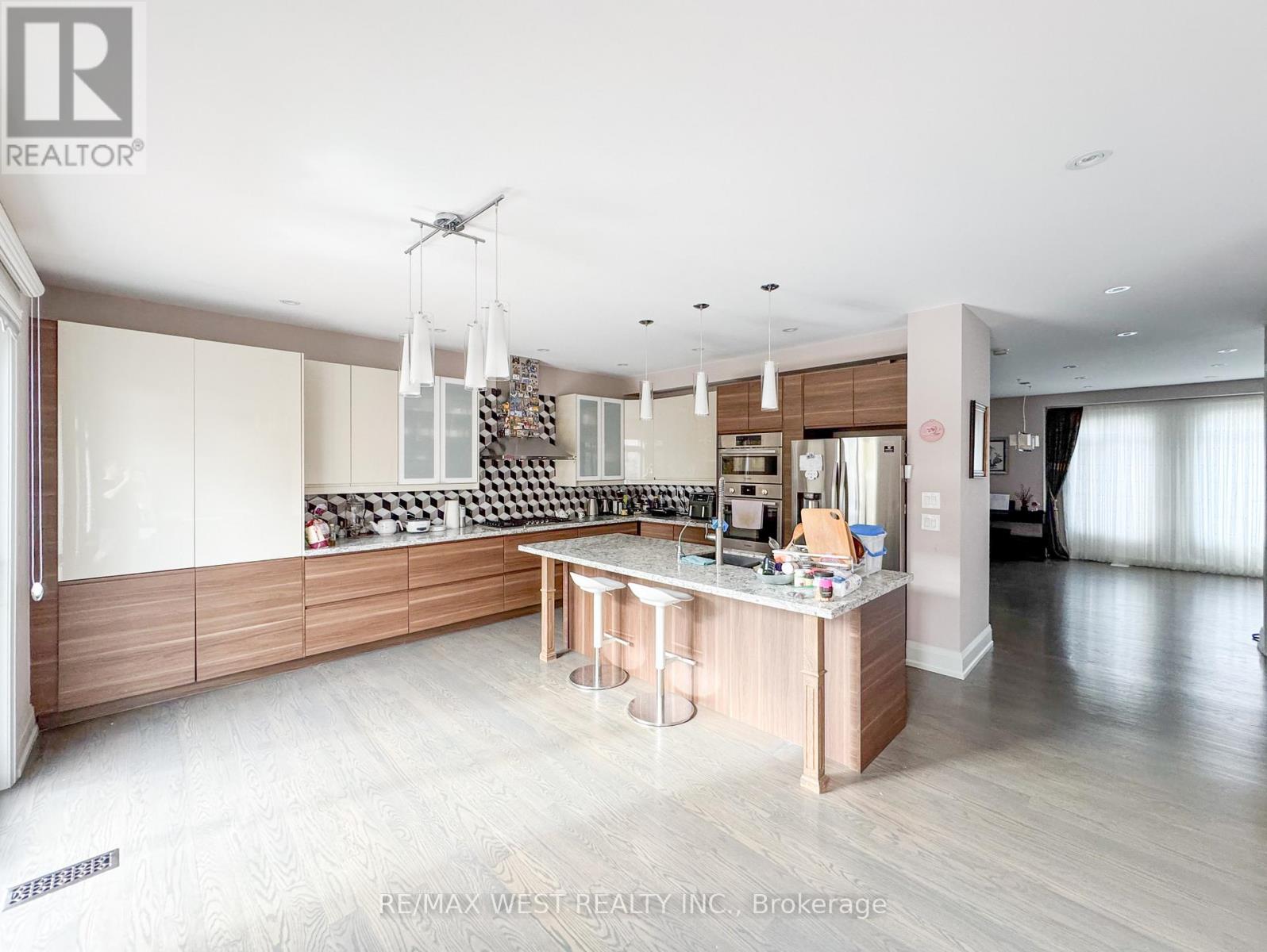 189 Townsgate Drive, Vaughan, Ontario  L4J 8J5 - Photo 6 - N13139094