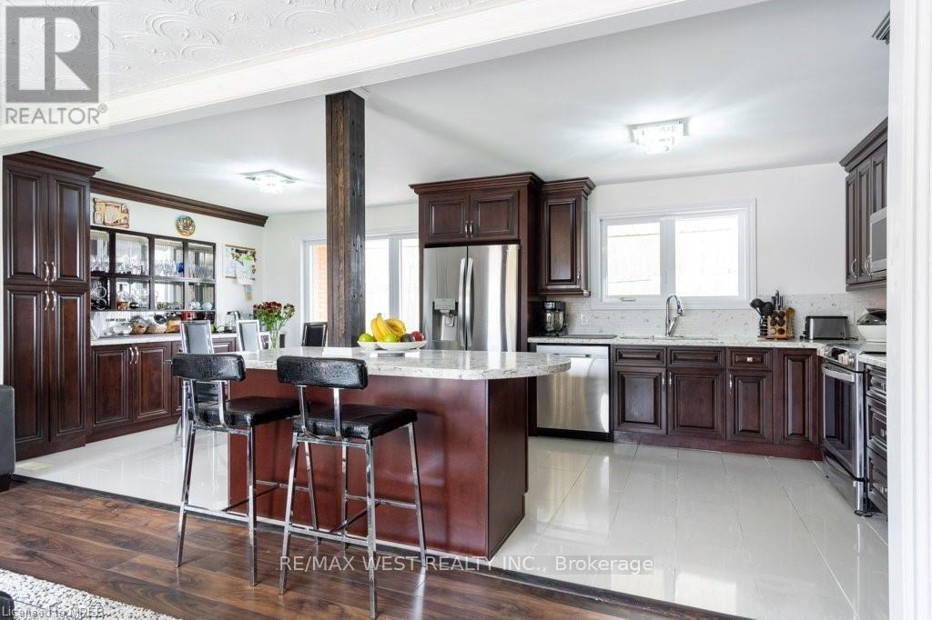 146 Harvie Road, Barrie, Ontario  L4N 9E3 - Photo 2 - S12692494