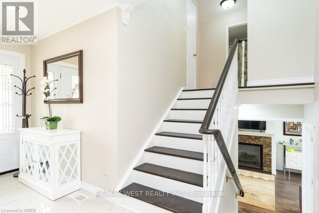 146 Harvie Road, Barrie, Ontario  L4N 9E3 - Photo 3 - S12692494