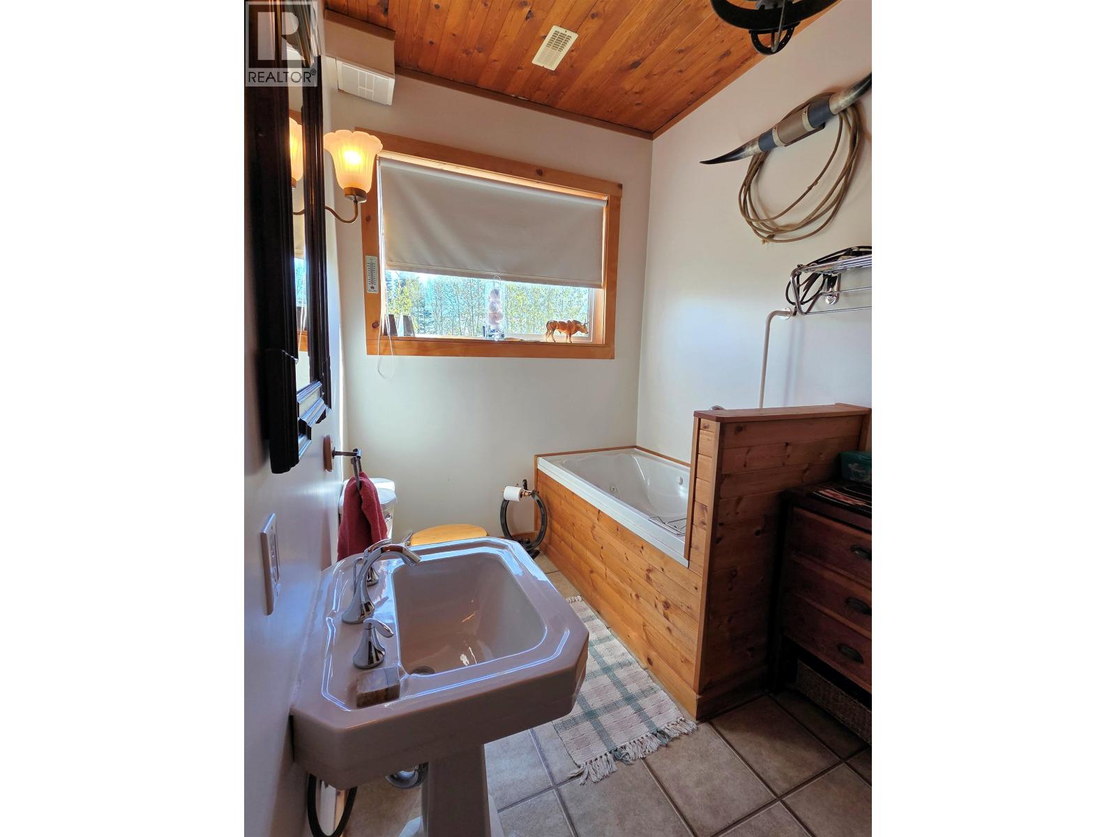 34 Wilkenson Avenue, Granisle, British Columbia  V0J 1W0 - Photo 11 - R3124746