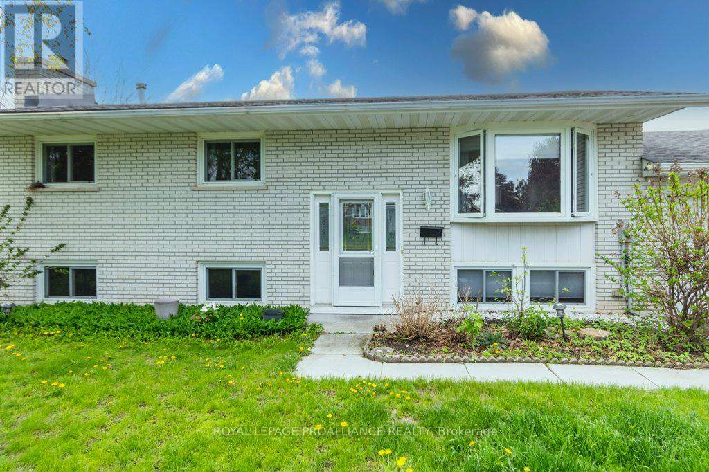 4 O'neil Crescent, Quinte West, Ontario  K8V 5Y6 - Photo 2 - X12981374