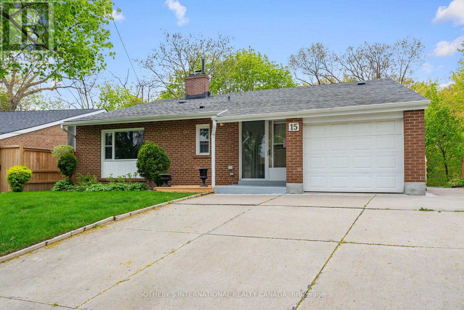 15 Saxony Crescent, Toronto, Ontario  M9P 1S2 - Photo 4 - W13143260