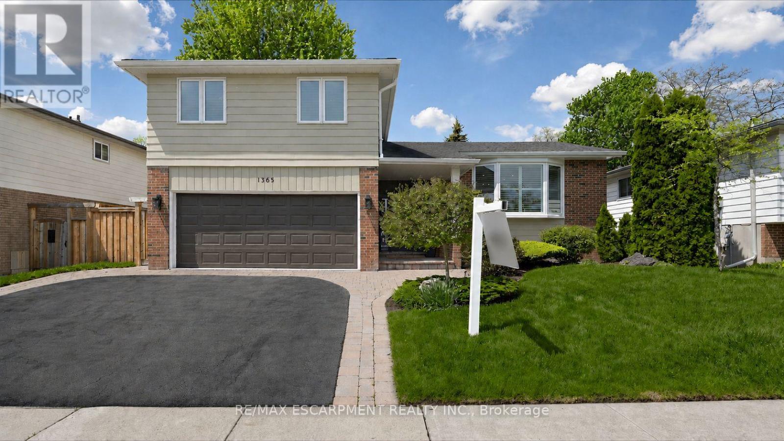 1365 Ester Drive, Burlington, Ontario  L7P 1L4 - Photo 2 - W13143320
