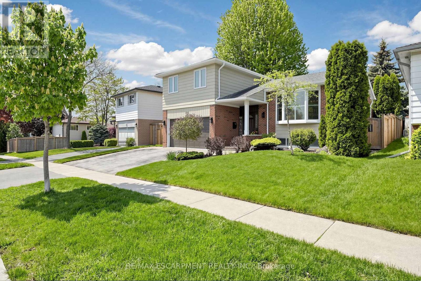 1365 Ester Drive, Burlington, Ontario  L7P 1L4 - Photo 3 - W13143320