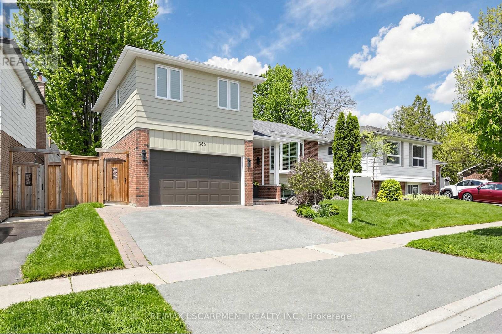 1365 Ester Drive, Burlington, Ontario  L7P 1L4 - Photo 4 - W13143320