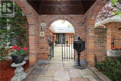 2301 Bennington Gate, Oakville, Ontario  L6J 5Z4 - Photo 3 - W13143370