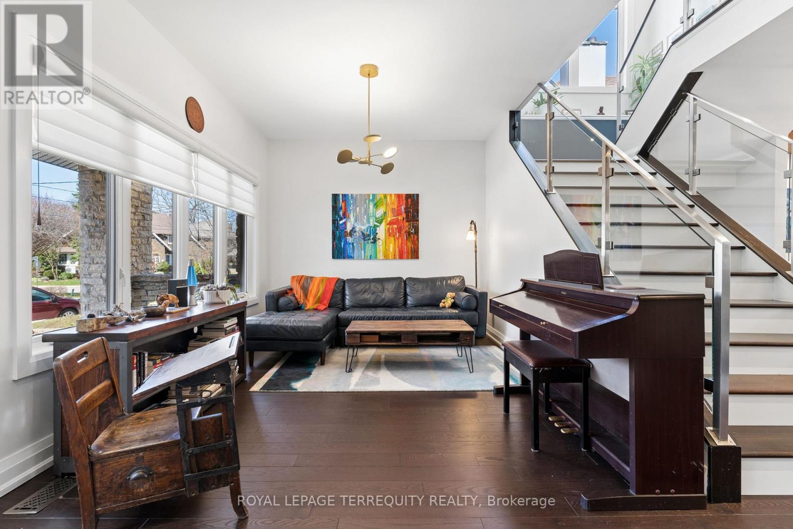 83 Humbercrest Boulevard, Toronto, Ontario M6S 4L2 - Photo 4 - W13143396