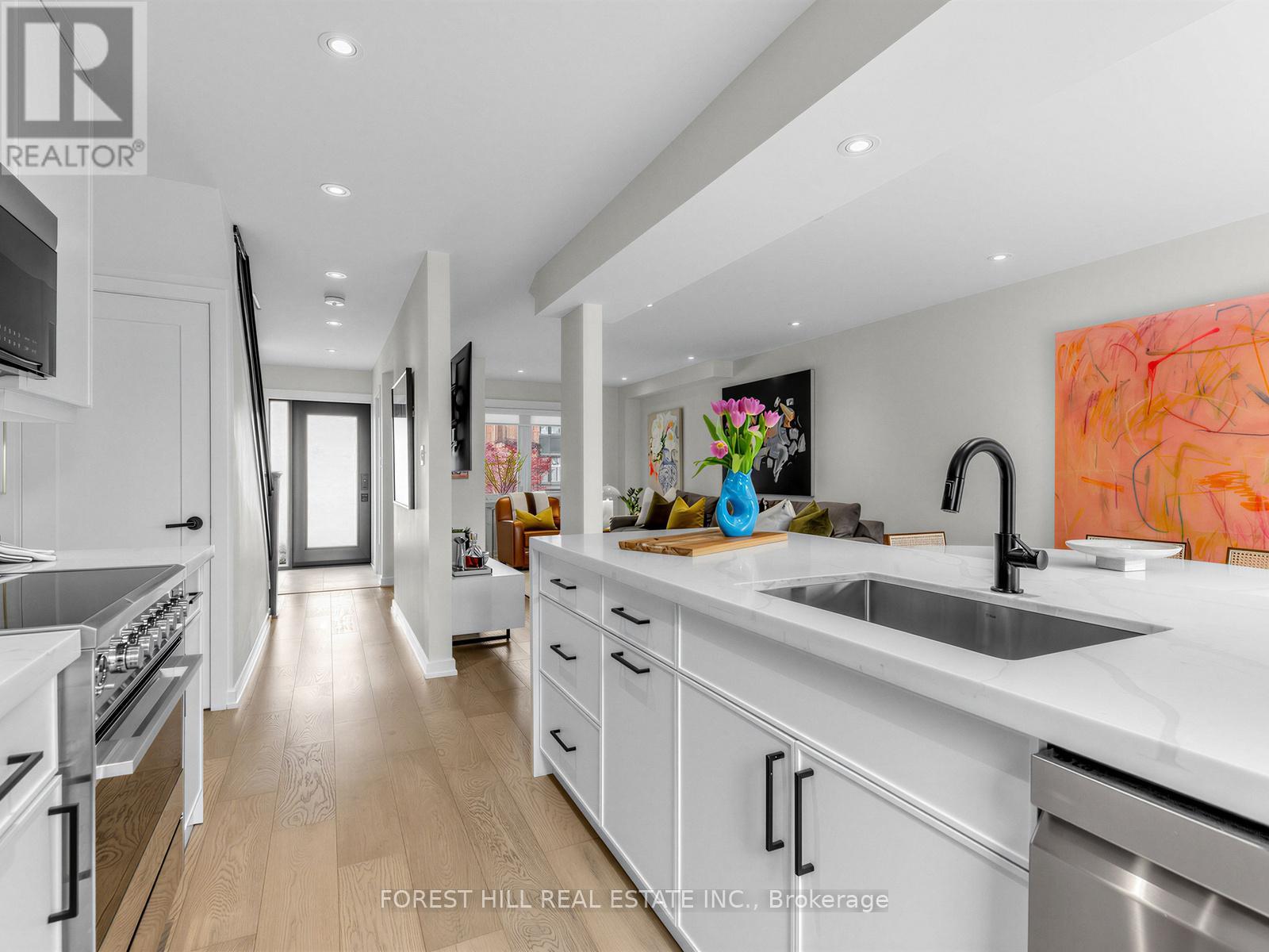 39 Belgravia Avenue, Toronto, Ontario  M6E 2M4 - Photo 14 - W13143412