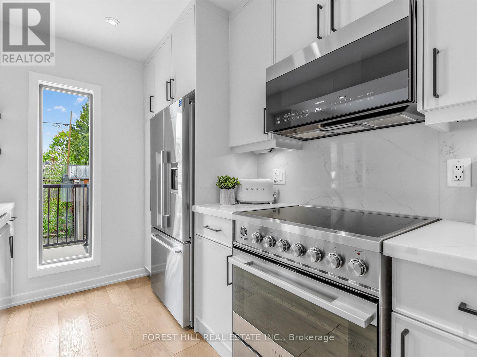 39 Belgravia Avenue, Toronto, Ontario  M6E 2M4 - Photo 15 - W13143412