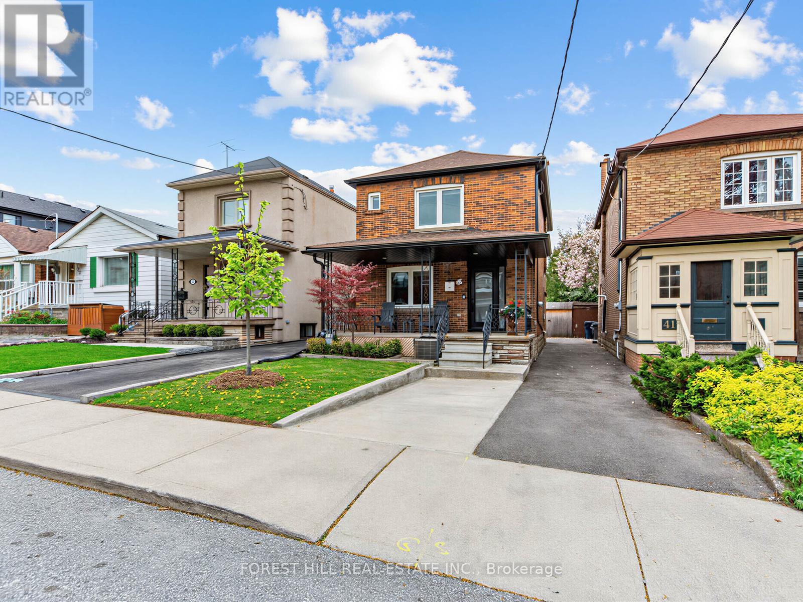 39 Belgravia Avenue, Toronto, Ontario  M6E 2M4 - Photo 2 - W13143412