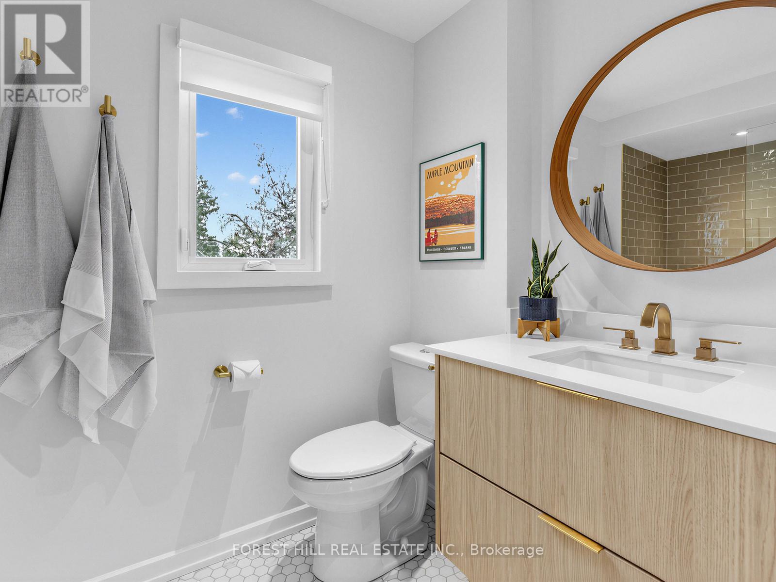 39 Belgravia Avenue, Toronto, Ontario  M6E 2M4 - Photo 26 - W13143412
