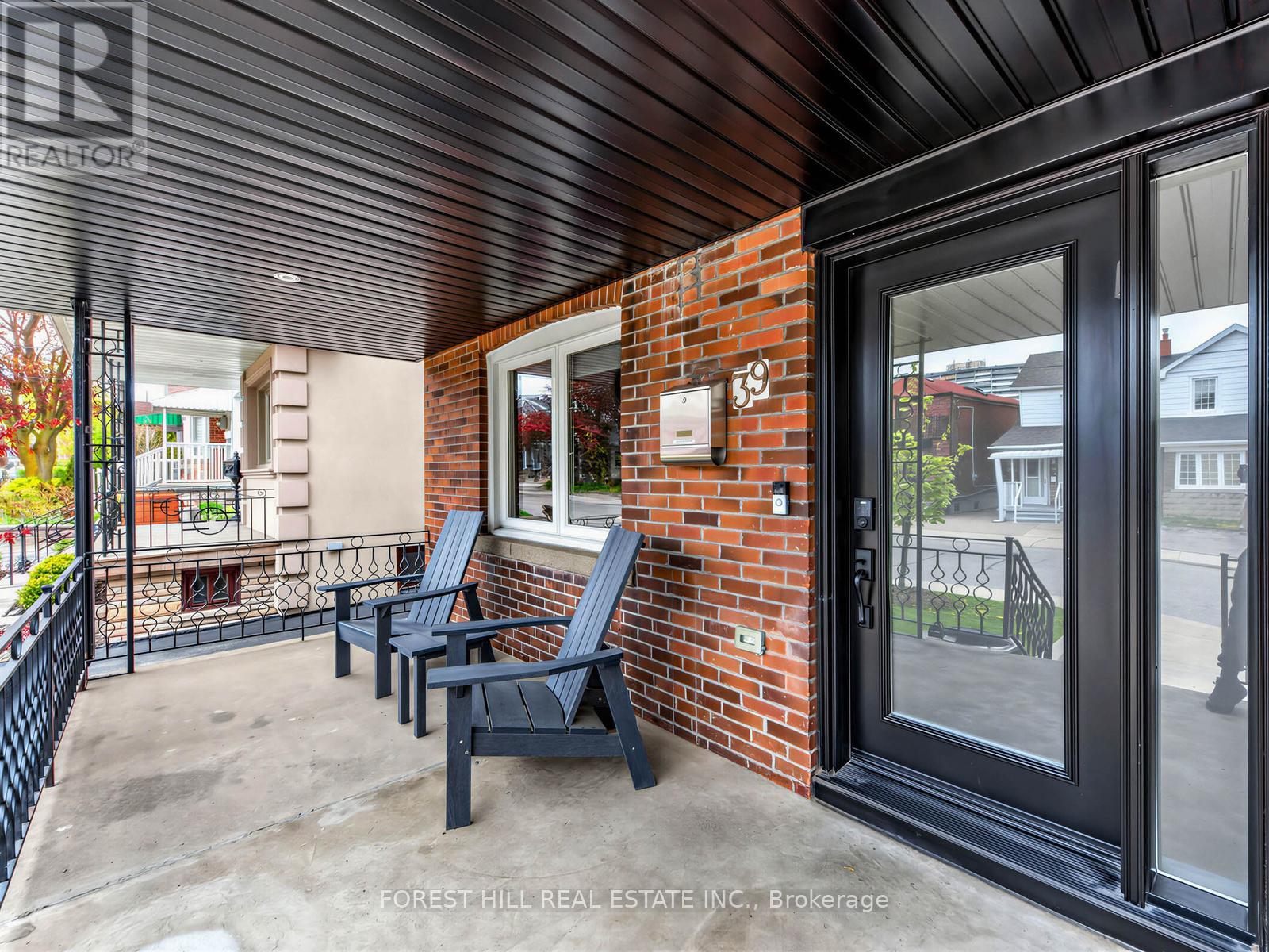 39 Belgravia Avenue, Toronto, Ontario  M6E 2M4 - Photo 3 - W13143412