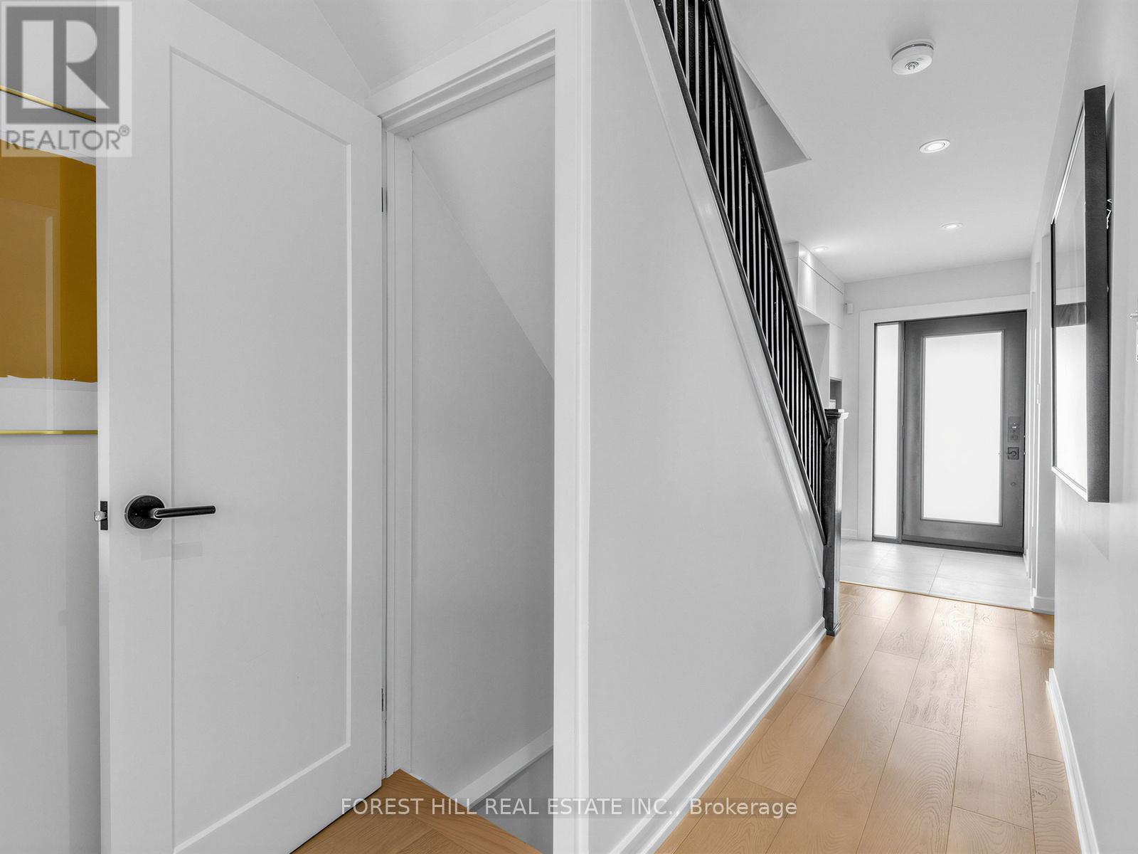 39 Belgravia Avenue, Toronto, Ontario  M6E 2M4 - Photo 30 - W13143412