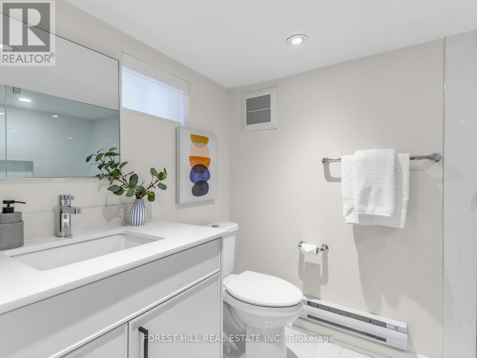 39 Belgravia Avenue, Toronto, Ontario  M6E 2M4 - Photo 32 - W13143412