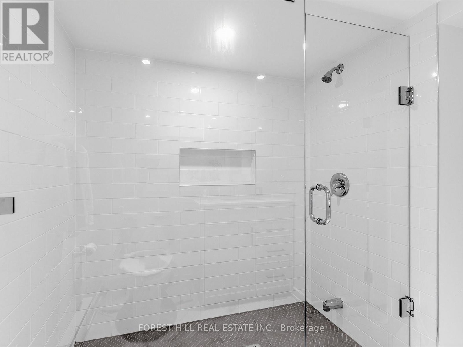 39 Belgravia Avenue, Toronto, Ontario  M6E 2M4 - Photo 33 - W13143412