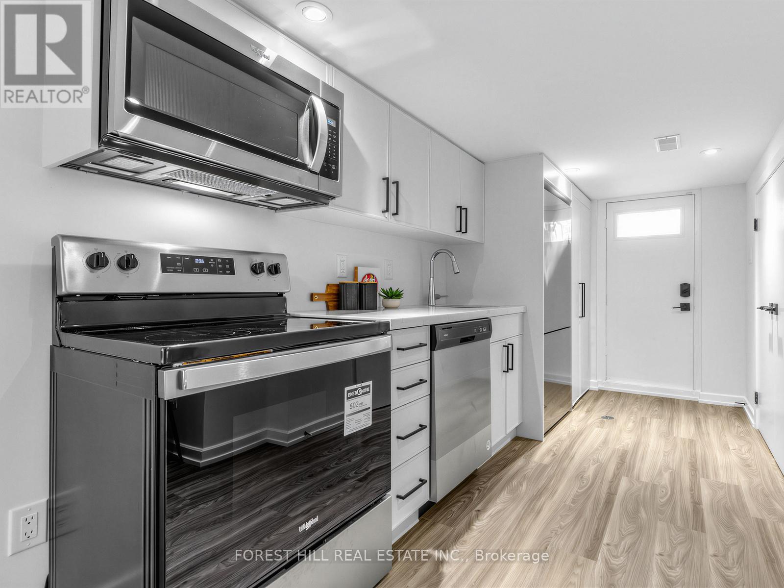 39 Belgravia Avenue, Toronto, Ontario  M6E 2M4 - Photo 38 - W13143412