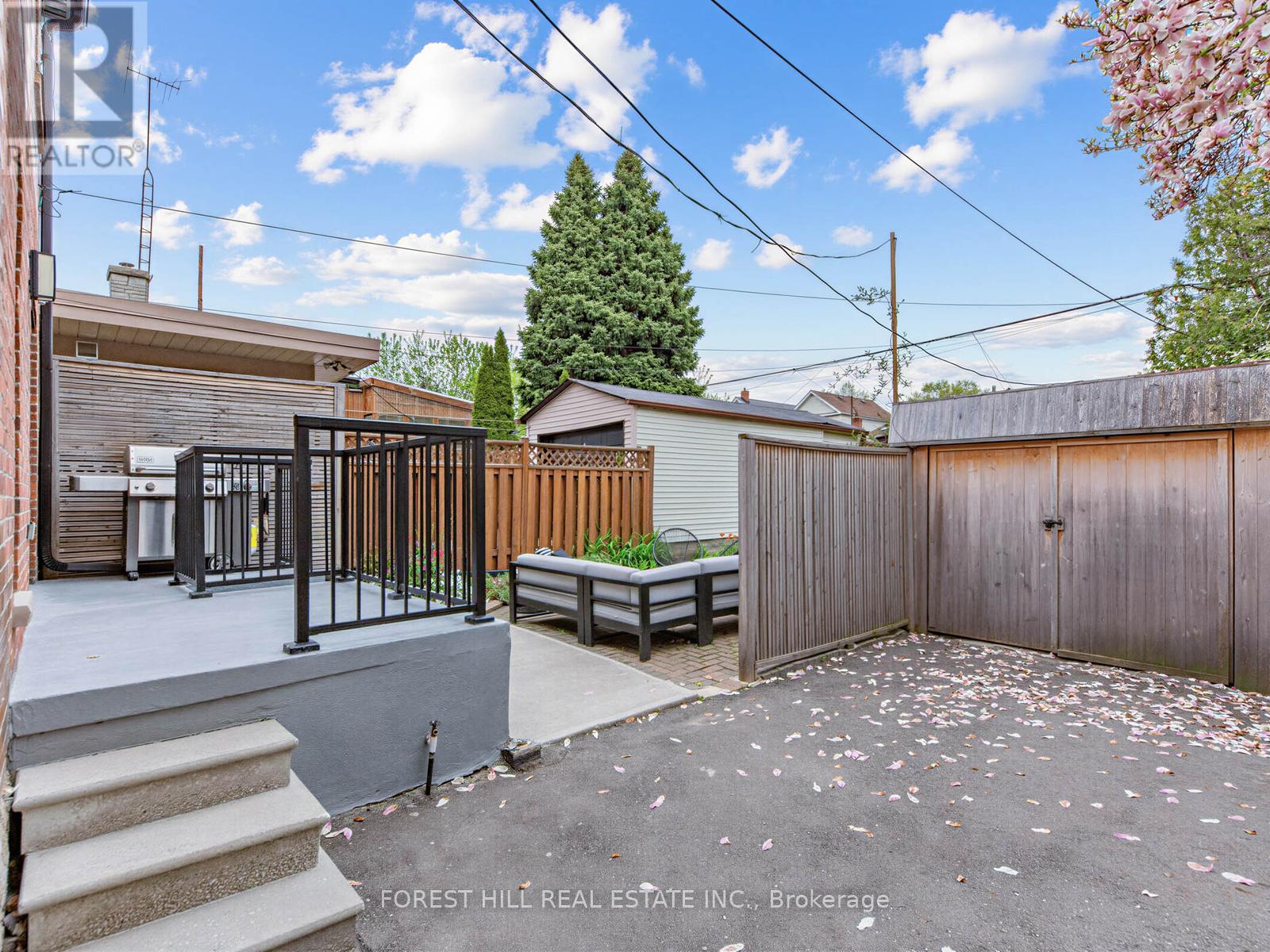 39 Belgravia Avenue, Toronto, Ontario  M6E 2M4 - Photo 40 - W13143412