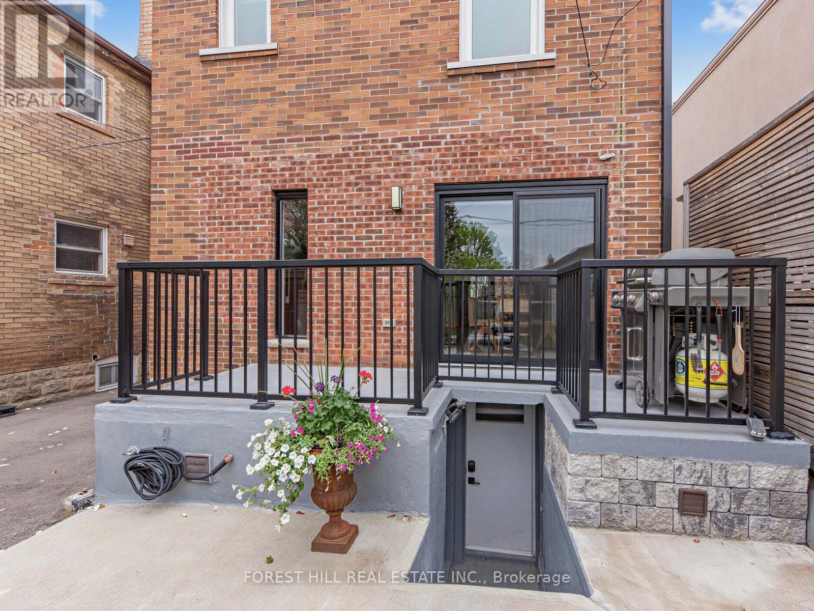 39 Belgravia Avenue, Toronto, Ontario  M6E 2M4 - Photo 41 - W13143412