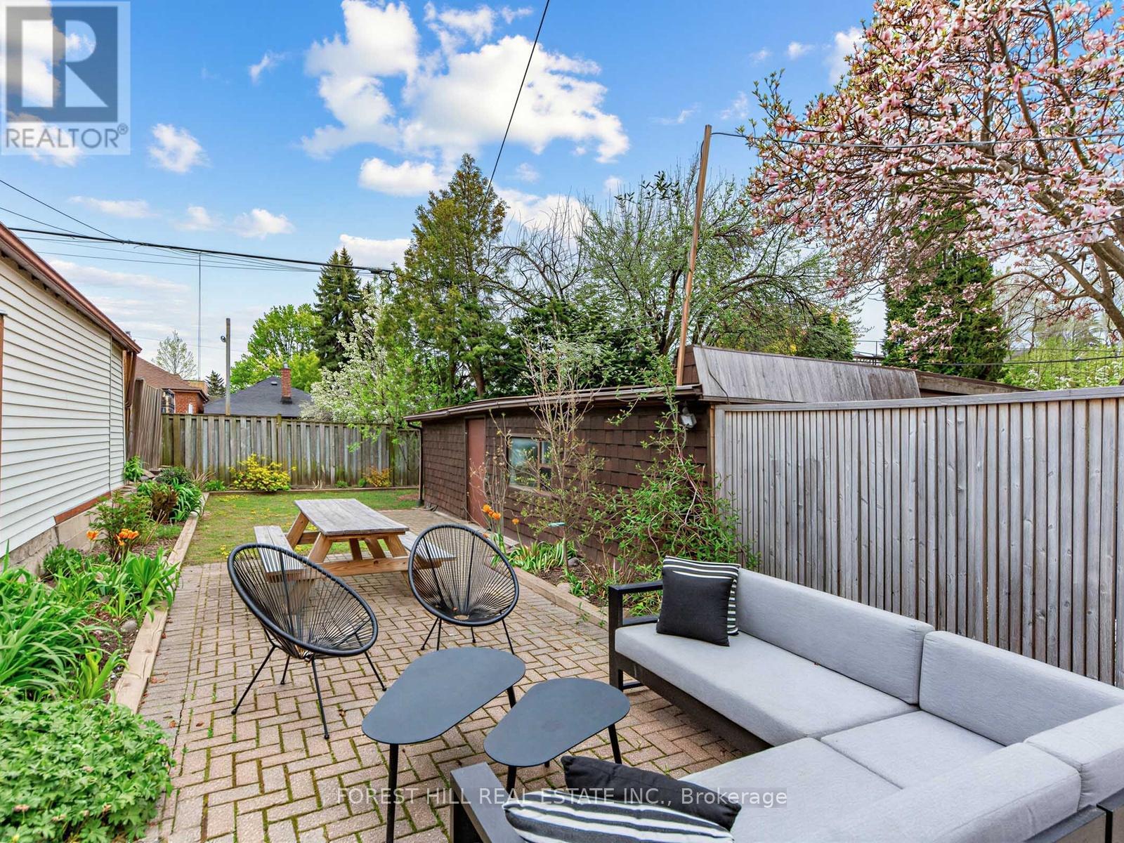 39 Belgravia Avenue, Toronto, Ontario  M6E 2M4 - Photo 42 - W13143412