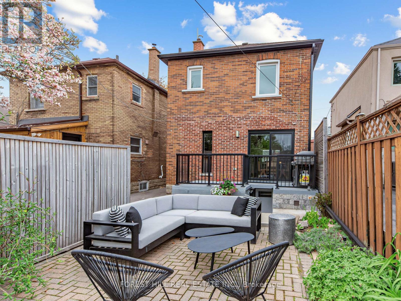 39 Belgravia Avenue, Toronto, Ontario  M6E 2M4 - Photo 43 - W13143412