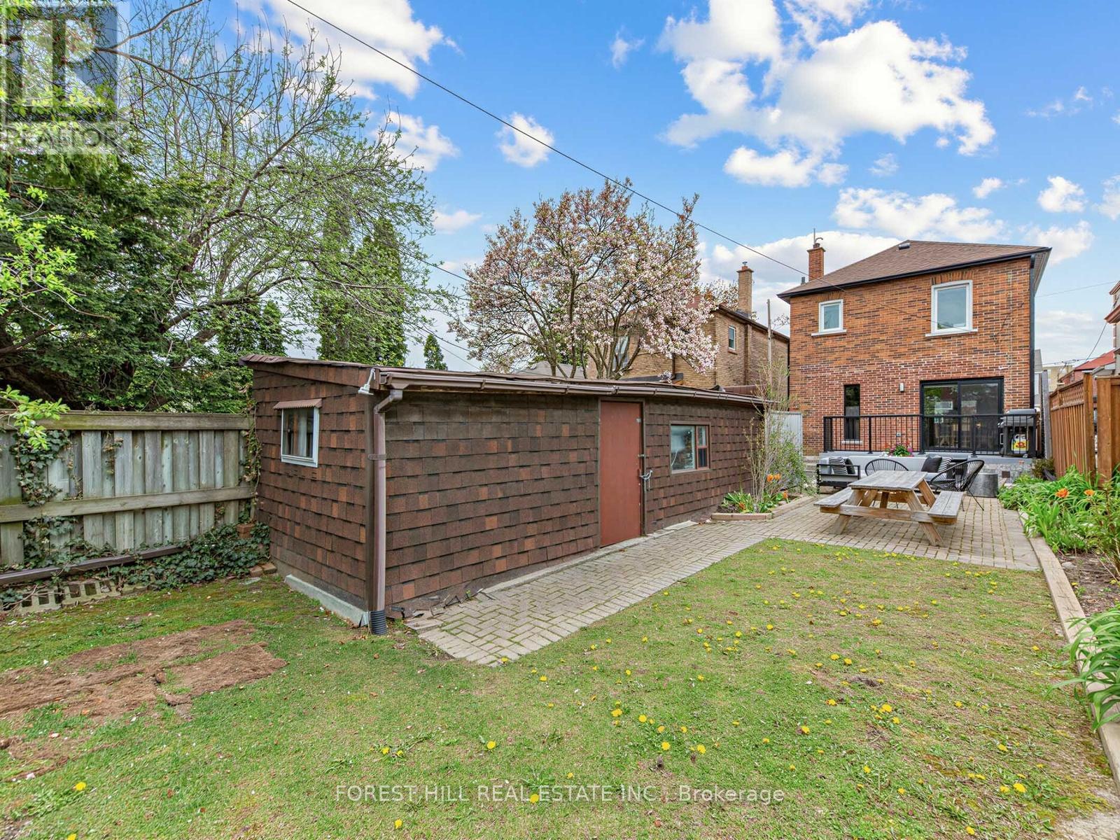 39 Belgravia Avenue, Toronto, Ontario  M6E 2M4 - Photo 44 - W13143412