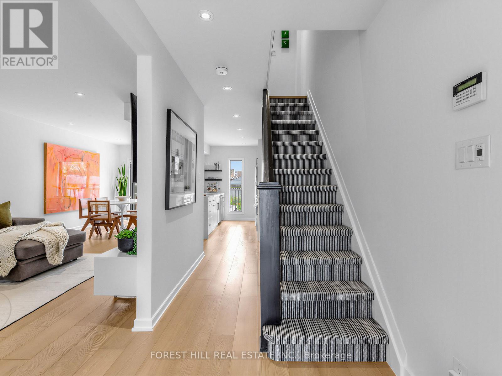 39 Belgravia Avenue, Toronto, Ontario  M6E 2M4 - Photo 6 - W13143412