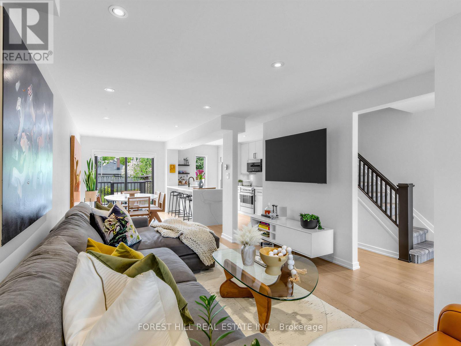39 Belgravia Avenue, Toronto, Ontario  M6E 2M4 - Photo 7 - W13143412