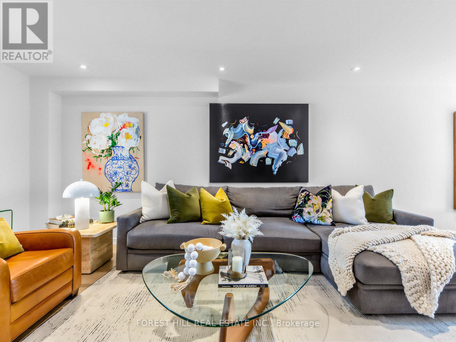 39 Belgravia Avenue, Toronto, Ontario  M6E 2M4 - Photo 9 - W13143412