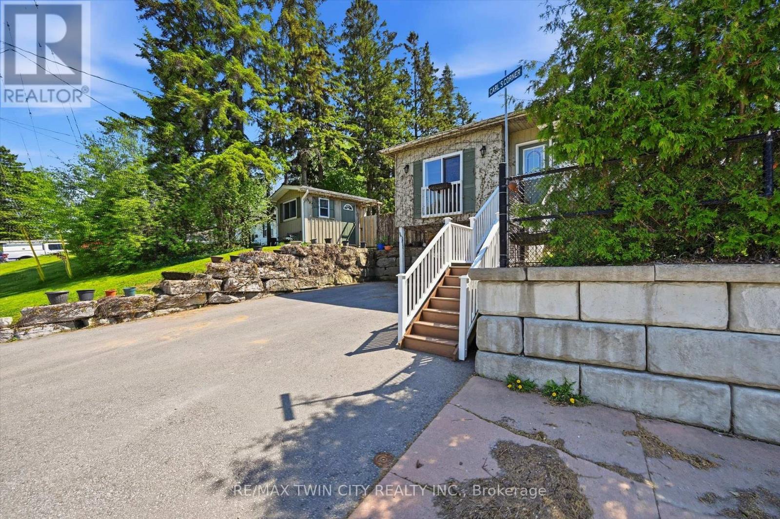 8 Delrex Boulevard, Halton Hills, Ontario  L7G 3X6 - Photo 3 - W13143430
