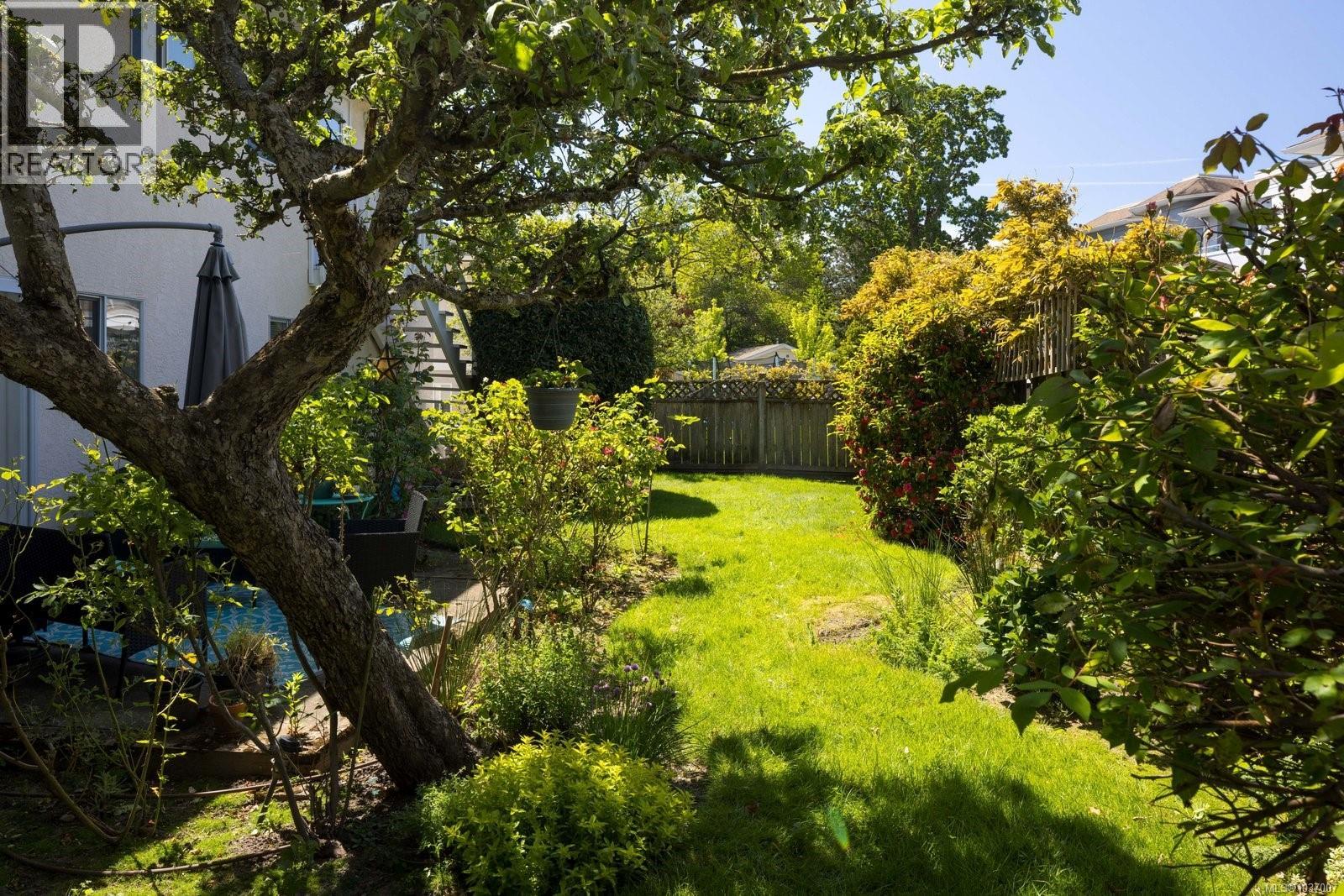 3916 Stamboul St, Saanich, British Columbia V8P 4L2 - Photo 26 - 1037007