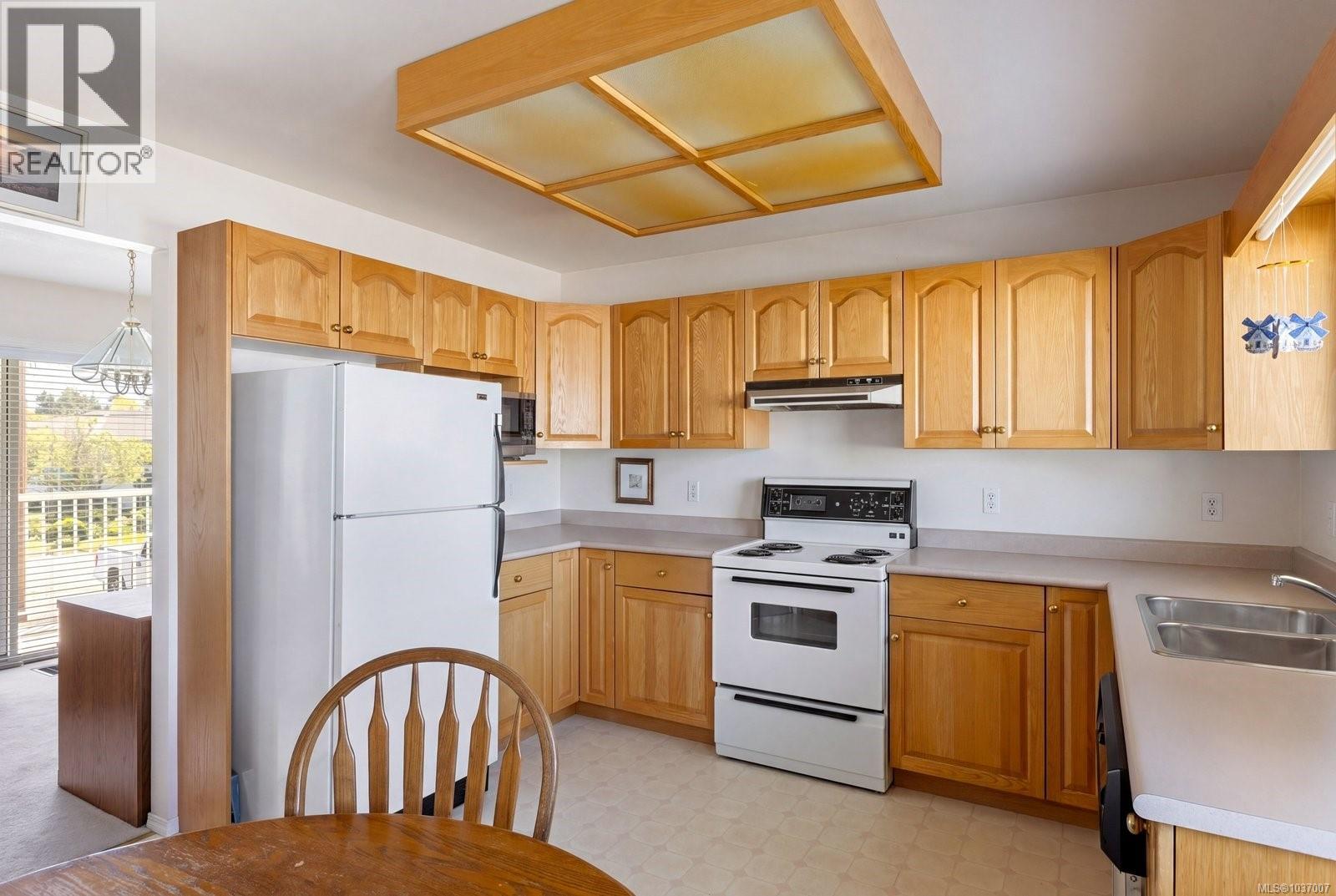 3916 Stamboul St, Saanich, British Columbia V8P 4L2 - Photo 4 - 1037007