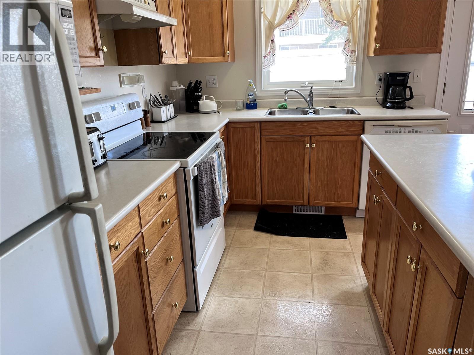 3 119 Mckendry Avenue W, Melfort, Saskatchewan  S0E 1A0 - Photo 3 - SK036305