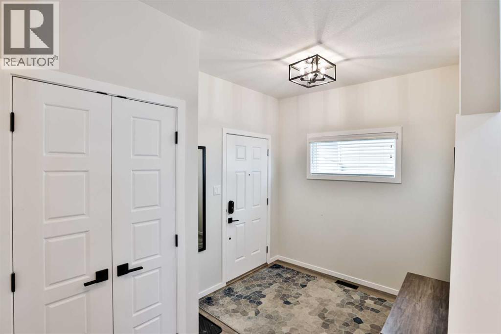 1109 Pacific Circle W, Lethbridge, Alberta  T1J 5V5 - Photo 2 - A2310728