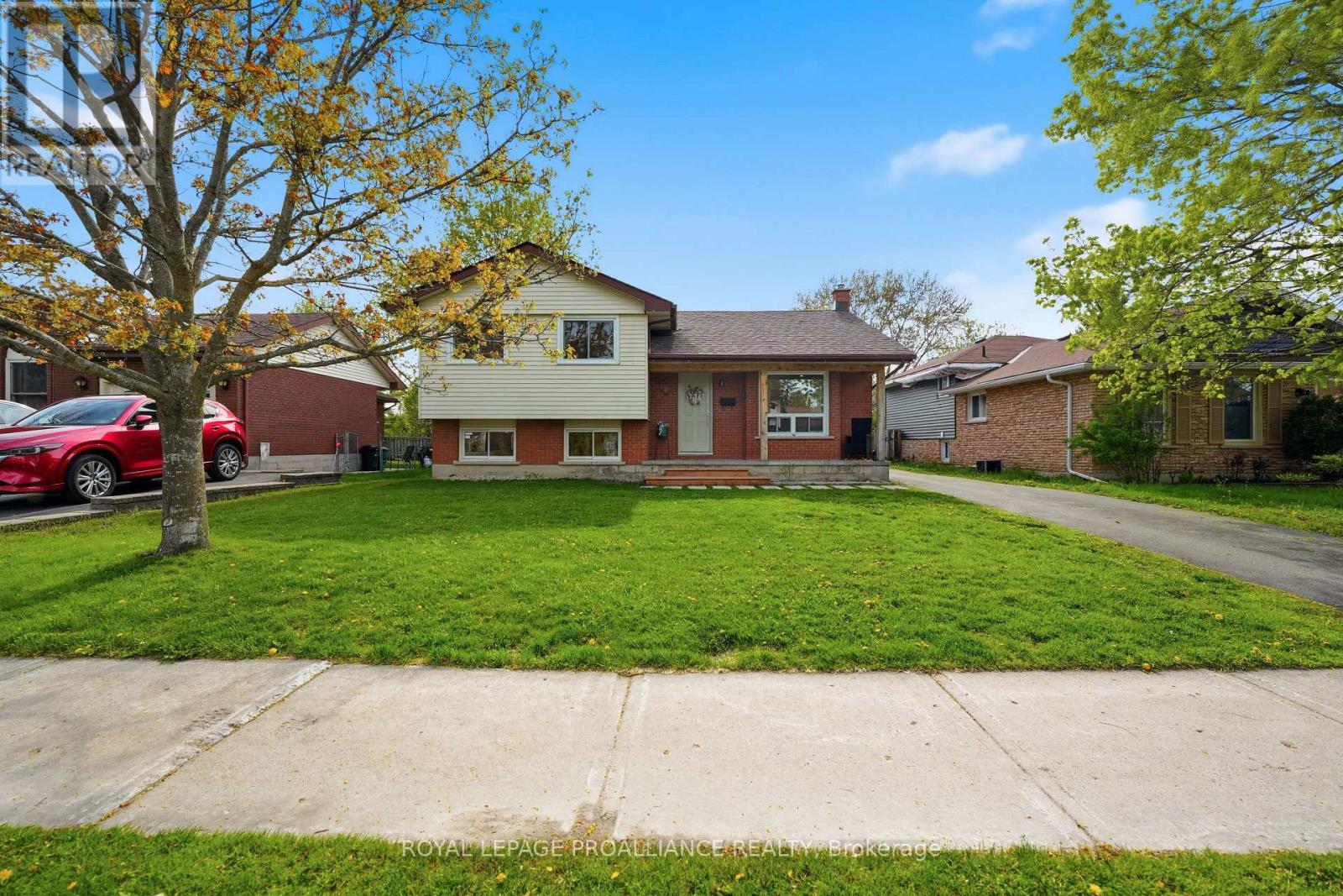 18 Alnet Drive, Belleville, Ontario  K8P 4V9 - Photo 1 - X13143766