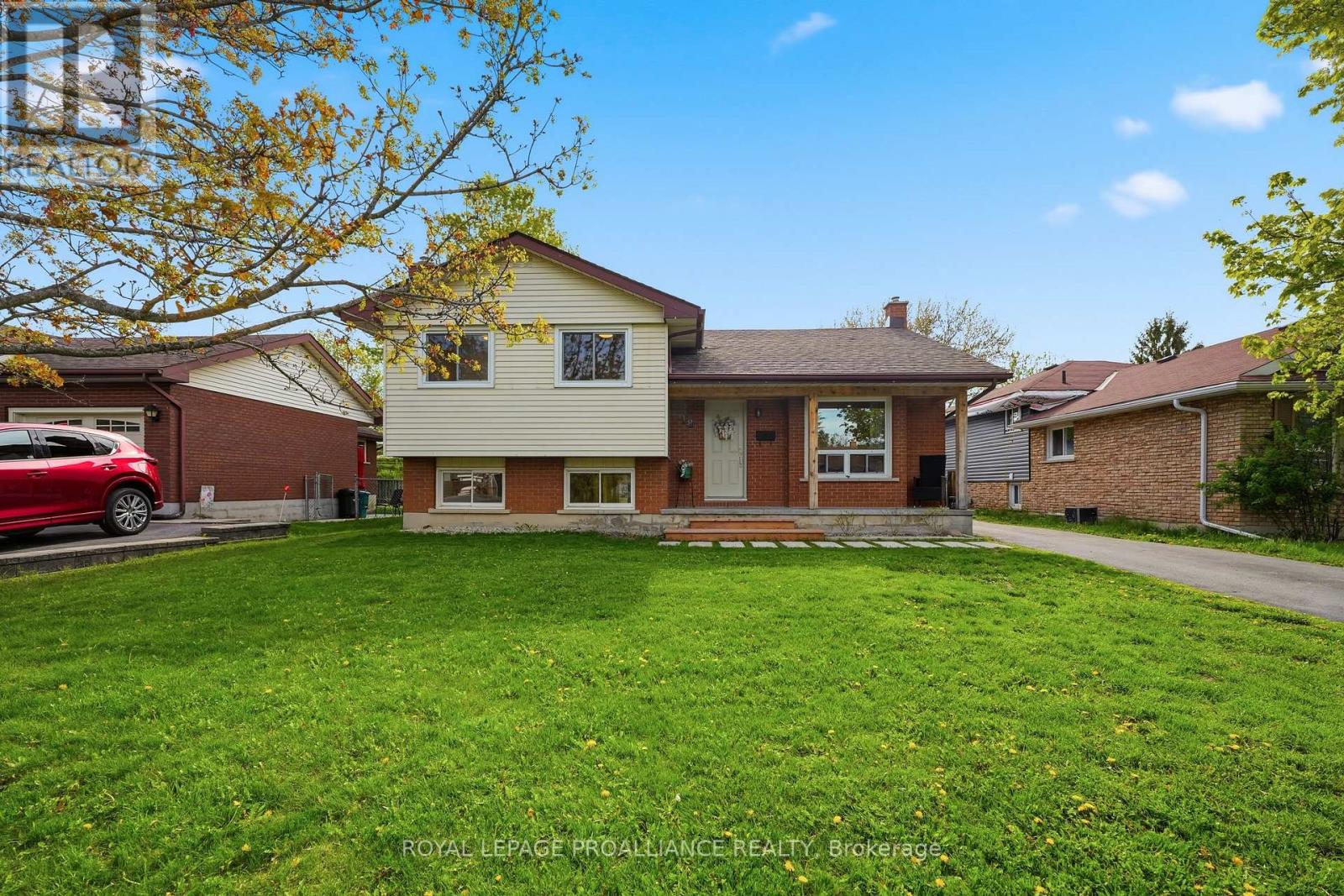 18 Alnet Drive, Belleville, Ontario  K8P 4V9 - Photo 2 - X13143766