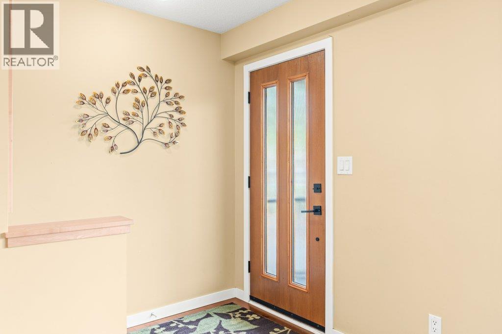 1784 Highland Drive N, Kelowna, British Columbia  V1Y 4L2 - Photo 3 - 10383158