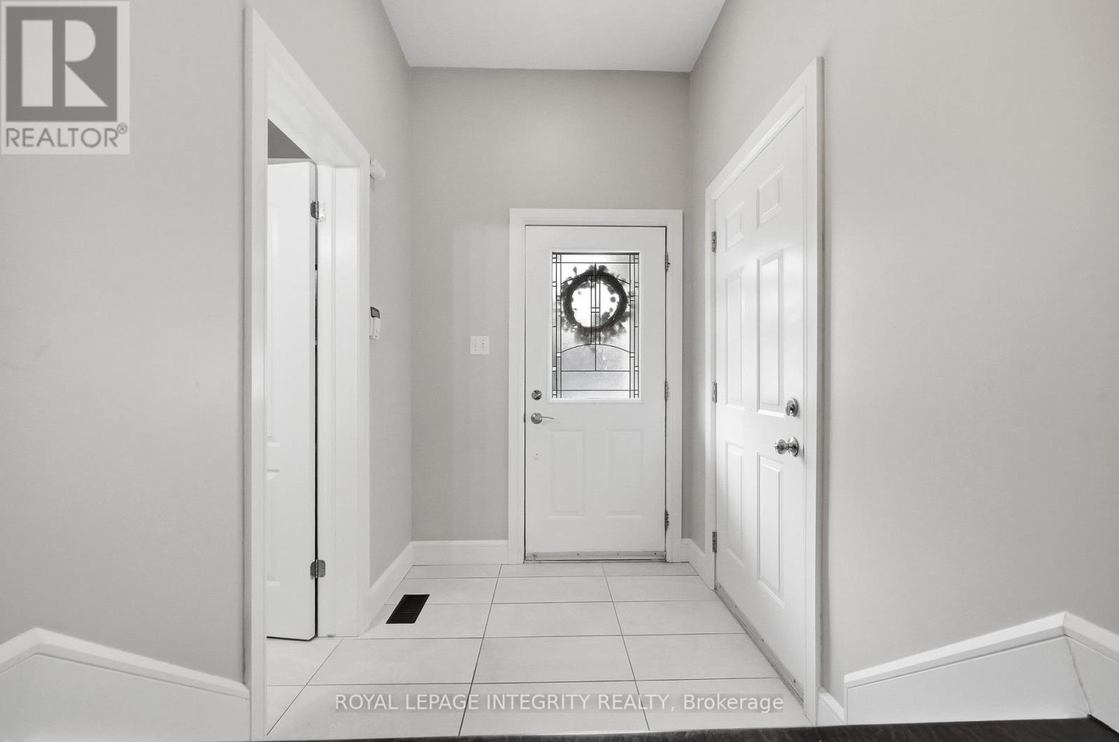 233 Greenridge Street, Ottawa, Ontario  K1C 7R8 - Photo 3 - X13143488