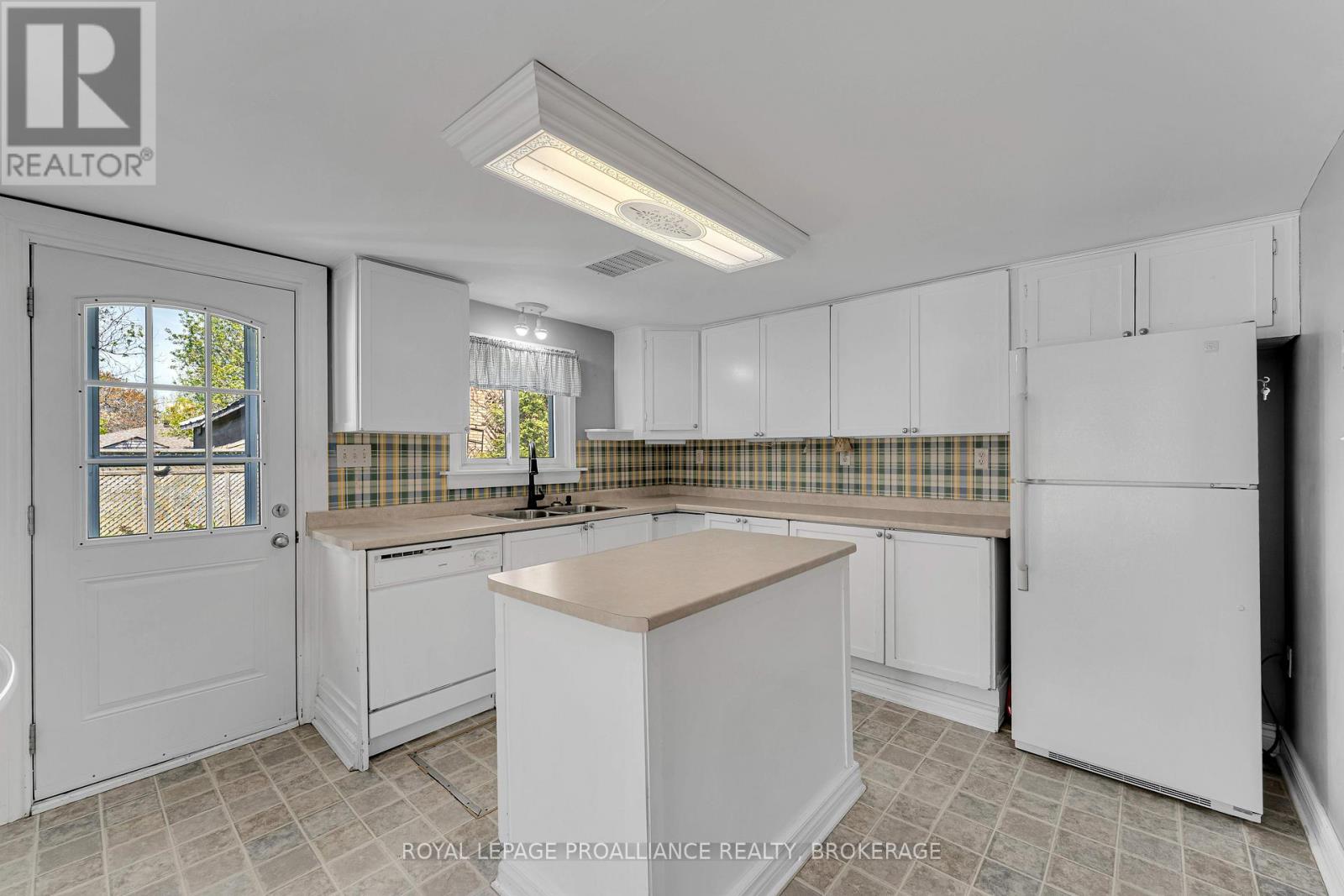 27 Centre Street, Loyalist, Ontario  K0H 2H0 - Photo 21 - X13143552