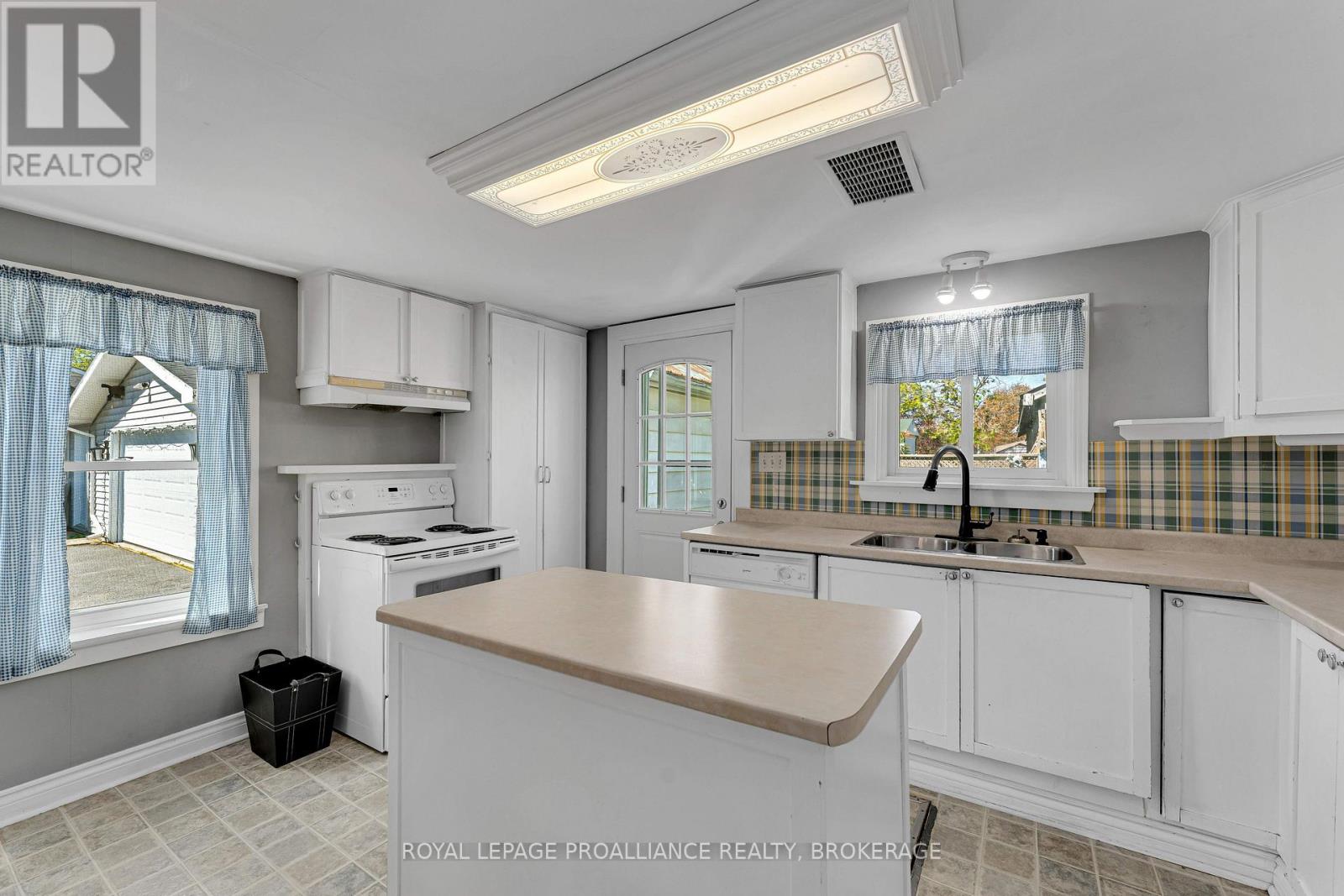 27 Centre Street, Loyalist, Ontario  K0H 2H0 - Photo 22 - X13143552