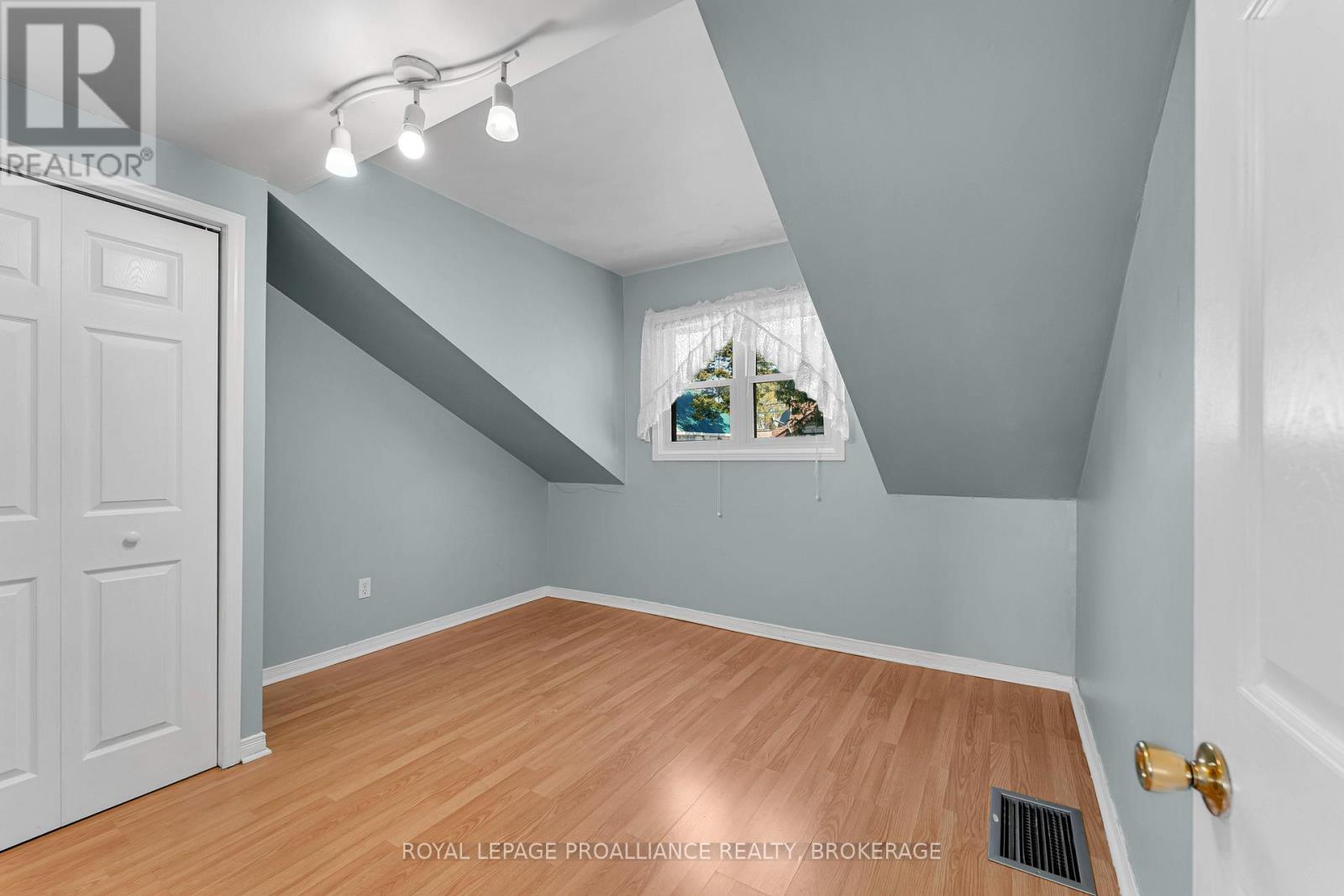 27 Centre Street, Loyalist, Ontario  K0H 2H0 - Photo 35 - X13143552