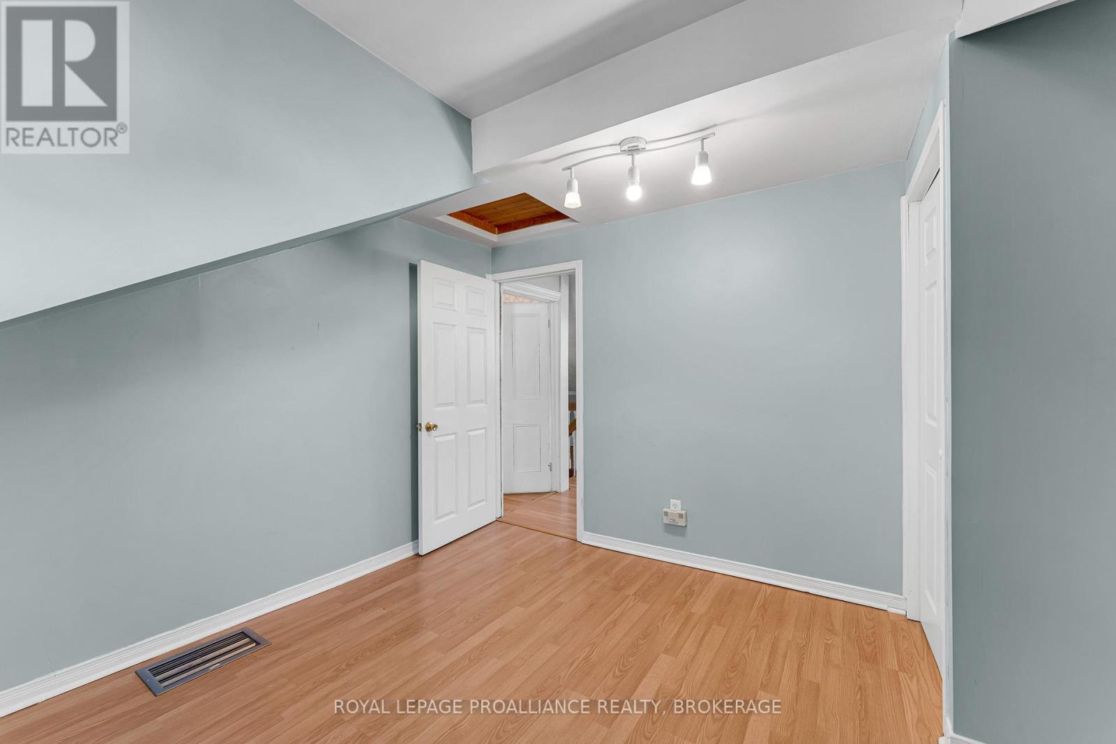 27 Centre Street, Loyalist, Ontario  K0H 2H0 - Photo 36 - X13143552
