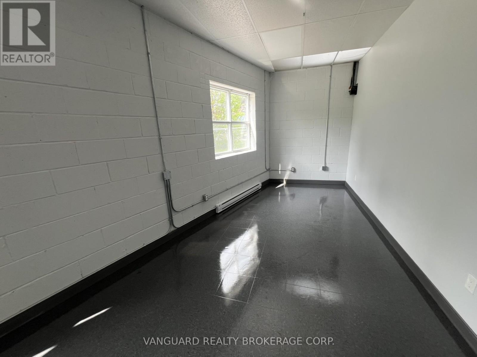 4469-4471 Chesswood Drive, Toronto, Ontario  M3J 2C3 - Photo 25 - W12752626