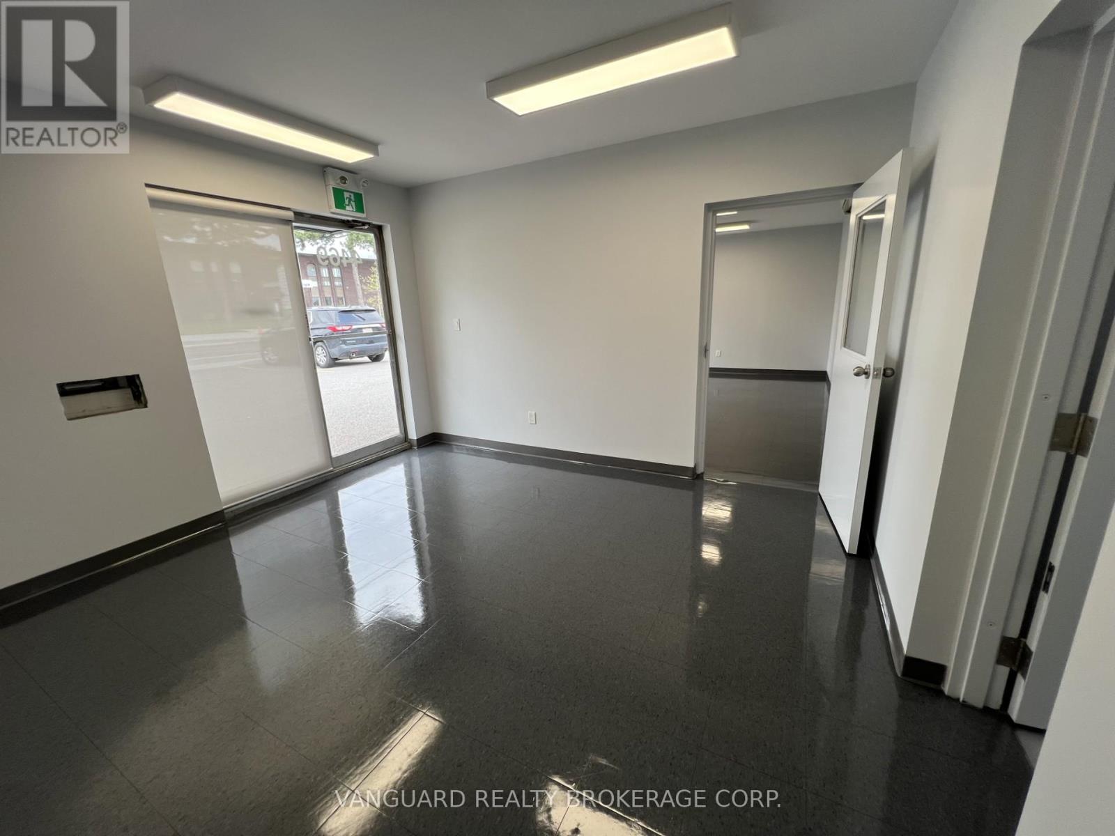4469-4471 Chesswood Drive, Toronto, Ontario  M3J 2C3 - Photo 22 - W12752626